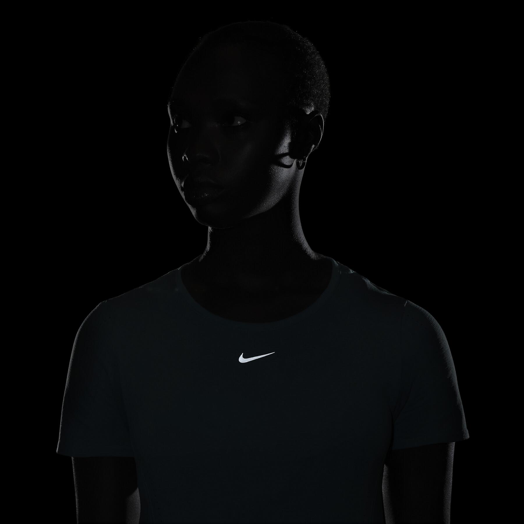 Damestrui Nike Dri-Fit ADV Aura Slim